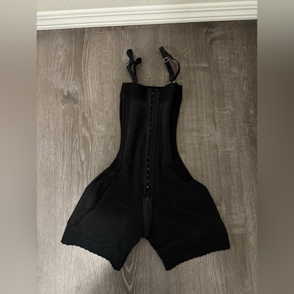 Skin by Erika vega skin curvy faja